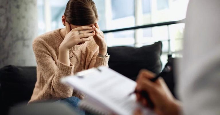 Afastamento do trabalho por saúde mental dispara 20%, aponta pesquisa