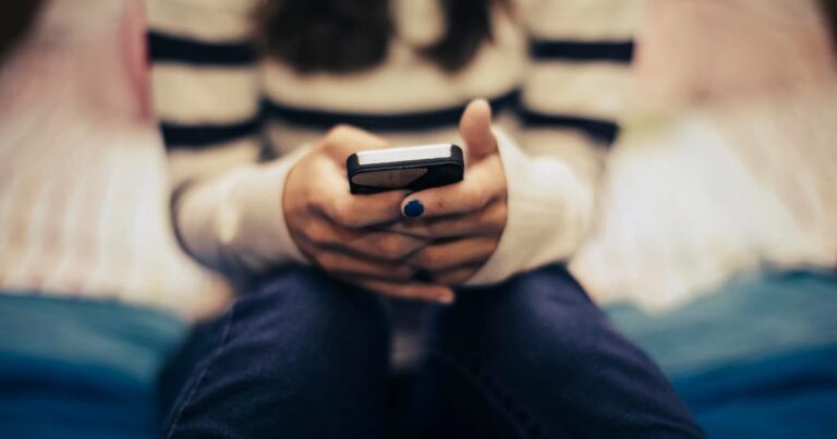 Espanha avalia novas medidas para limitar o uso de smartphones para crianças e adolescentes