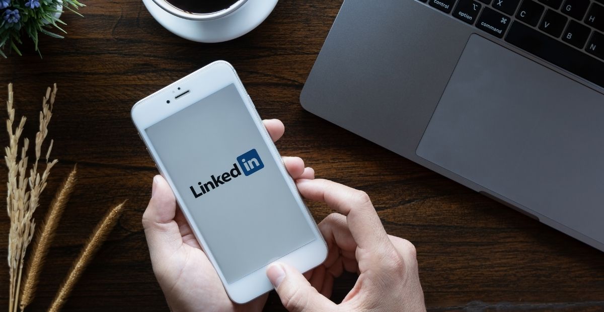 Usuários processam LinkedIn por uso de dados privados para treinar inteligência artificial