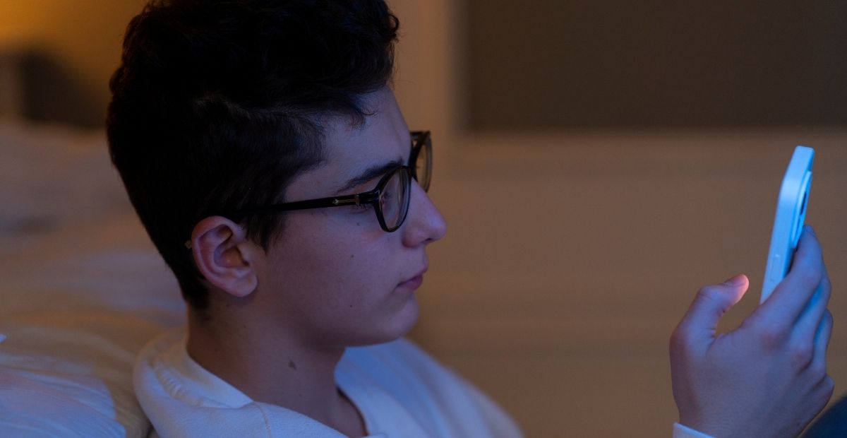Brasil é um dos países com maior uso de internet por crianças, com quase 100% conectadas