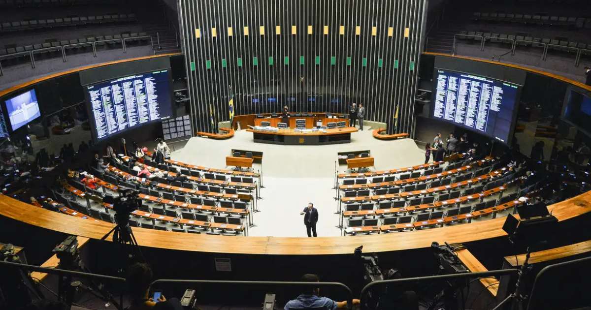 PL que limita ações contra políticos nas redes avança na Câmara