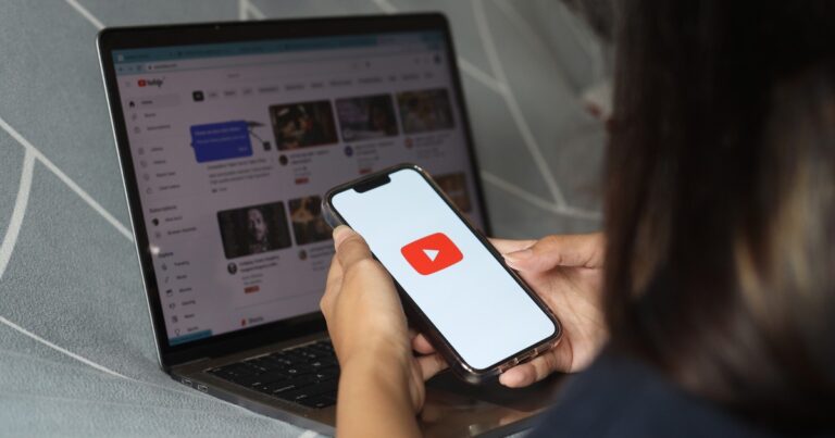 Youtube flexibiliza moderação e mantém no ar vídeos de “interesse público” que violam diretrizes