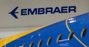 Sob ameaça de “tarifaço”, Embraer fecha negócio bilionário na Europa