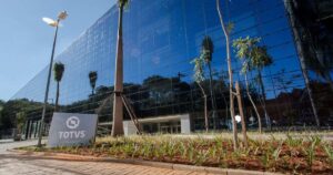 Totvs compra Linx por R$ 3 bilhões e mira liderança no varejo