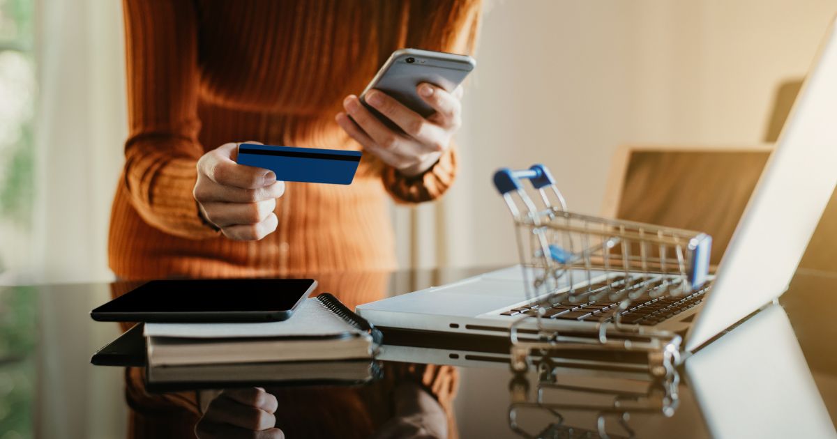 Celular, IA e redes sociais moldam novo comportamento de compra no Brasil