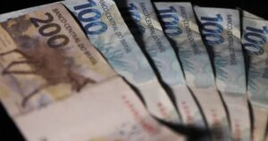 Nascidos em setembro e outubro já podem sacar o abono salarial