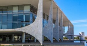 Governo apresentará projeto para regulamentar redes sociais