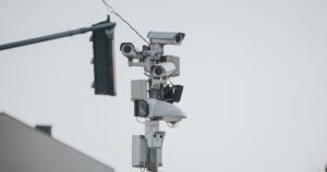 Entenda os limites da fiscalização por câmeras nas ruas e avenidas