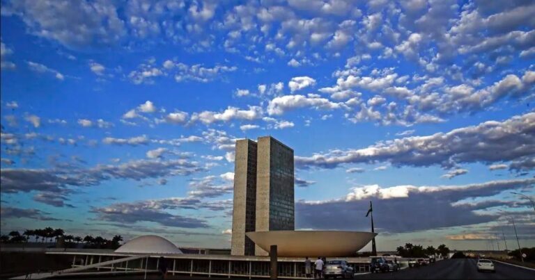 Projeto sobre fim da escala 6×1 deve passar por ajustes antes de voltar ao Congresso