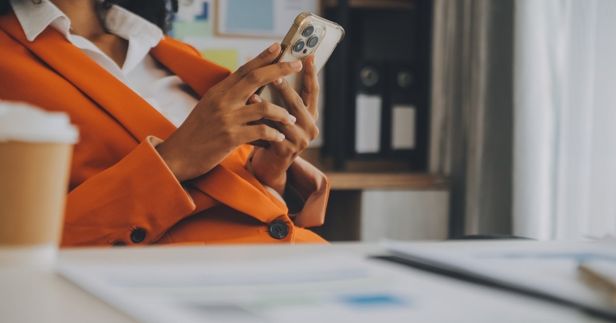 Empresas monitoram comportamento online de funcionários temendo riscos à reputação