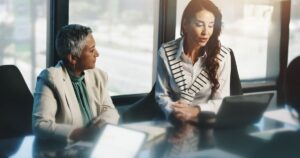 mulheres-cargos-seguem-ganhando-menos-homens-ibge