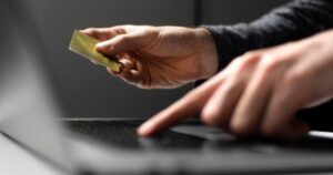 saiba-cinco-golpes-digitais-mais-comuns-fim-de-ano