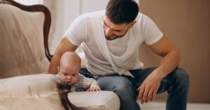 pais-terao-ate-20-dias-de-licenca-no-brasil-ate-2029