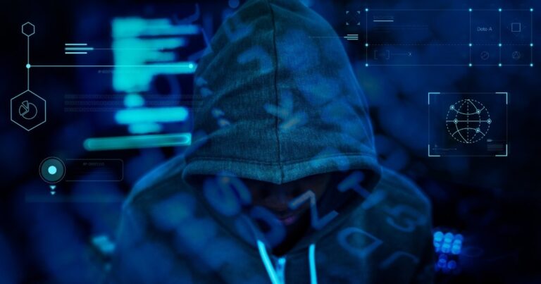 Hackers roubam dados por meio de malware disfarçado - (Foto: Reprodução/Freepik/rawpixel.com)