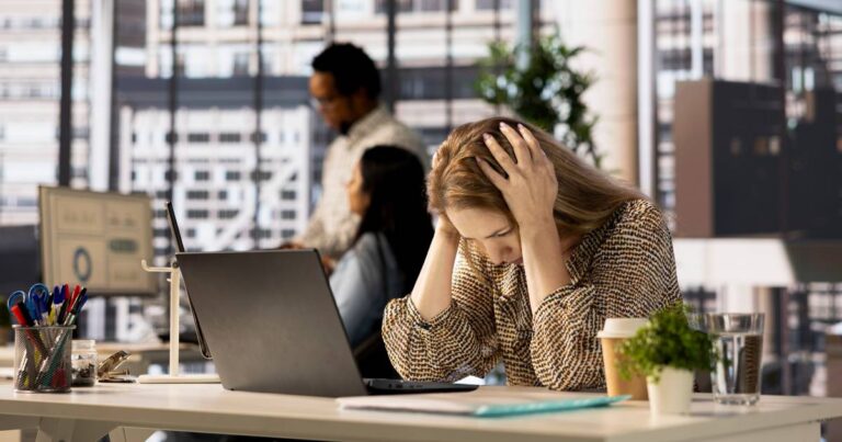 Opinião: Com explosão de casos de burnout, saúde mental vira questão estratégica para empresas