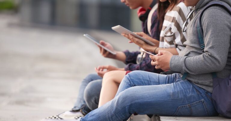 Reino Unido anuncia proibição das redes sociais para menores de 16 anos