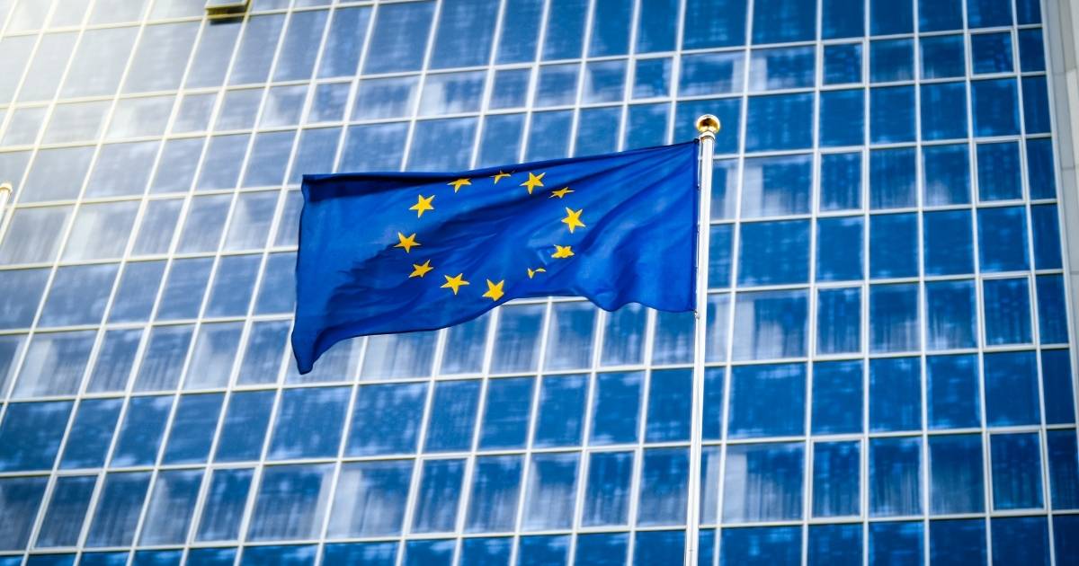 Meta pode ser multada após UE apontar design viciante em redes sociais