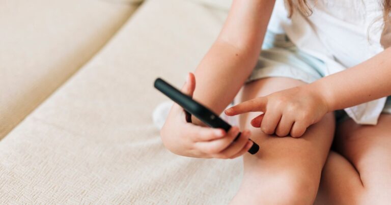 Redes sociais devem ser proibidas para menores em mais um país