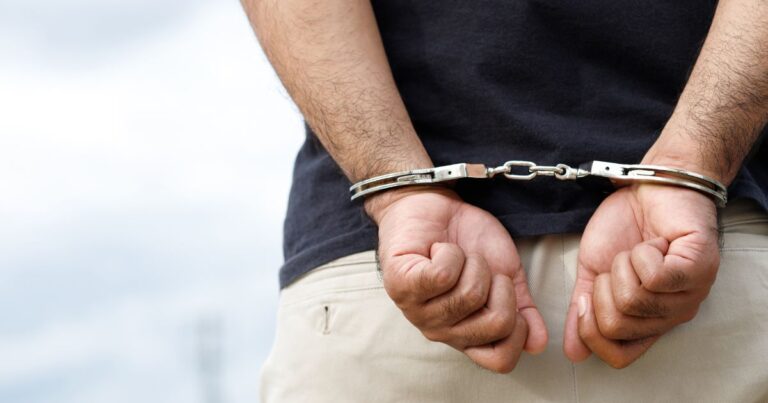 Confusão com nome de usuário leva homem inocente a passar 18 meses preso