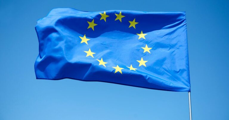 UE amplia regras da Lei da IA com novas exigências para empresas