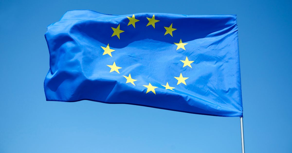 UE amplia regras da Lei da IA com novas exigências para empresas