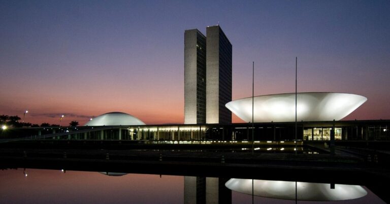 PEC do fim da 6x1 é enviada à CCJ do Senador após relator rejeitar todas as emendas