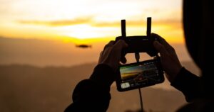 Drones e satélites acompanham risco de novos deslizamentos no Nepal