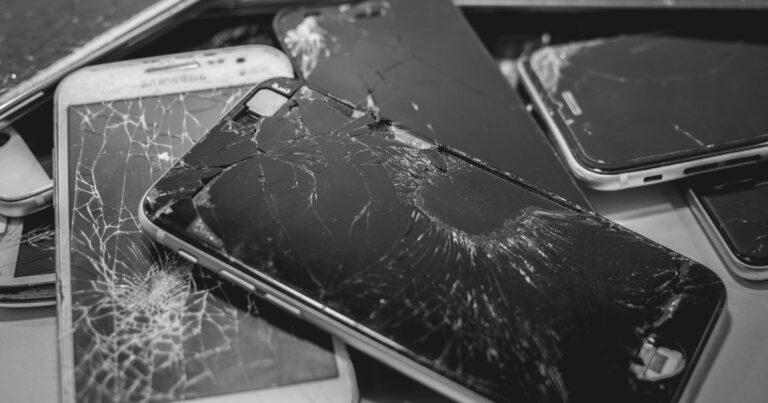 Celulares roubados recebiam novo IMEI e notas falsas para voltarem ao mercado