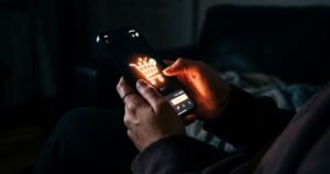 Sites de dopamina criam experiências de consumo fictício e ganham popularidade