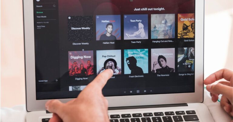 Spotify endurece regras contra spam e retira 50 milhões de faixas de IA