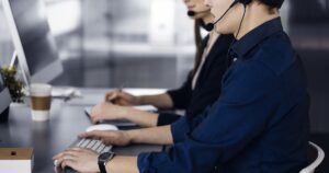 Novas regras para atendimento ao consumidor limitam uso de IA e ampliam obrigações das empresas