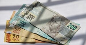 Receita paga R$ 531 milhões em lote extra de restituição do IR; saiba quem recebe