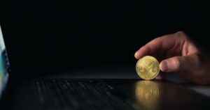 hackers-minerador-criptomoedas-atualizacao-microsoft
